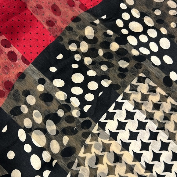 Saree red black cream polka dots, stripes. Unstitched. Georgette New - Picture 6 of 11